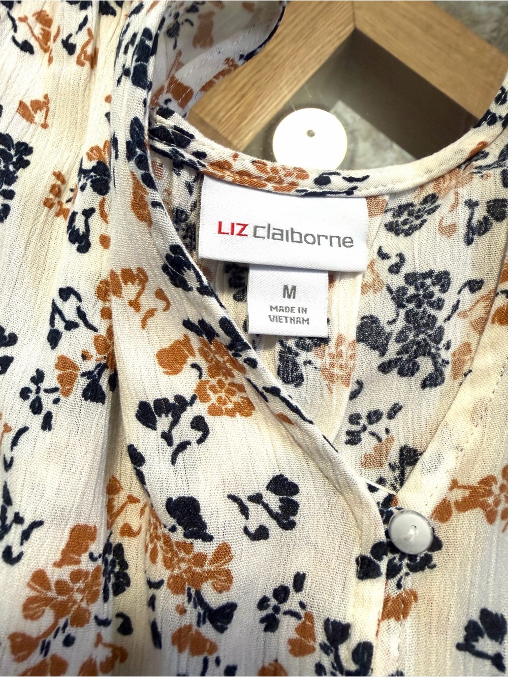 Liz Claiborne Ivory Floral Button-Up - Picture 5 of 5